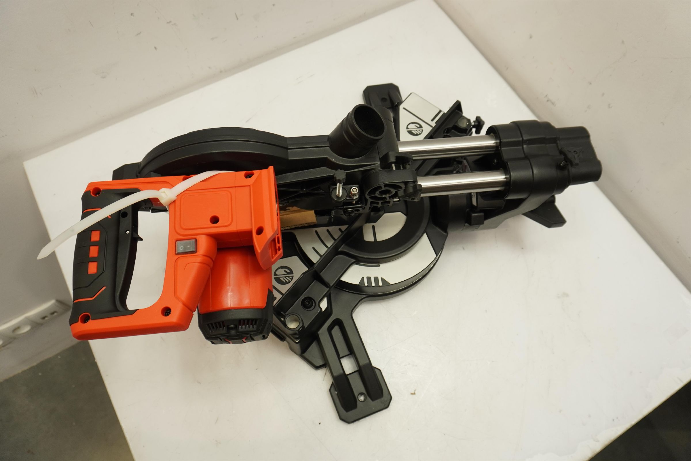 Ukośnica Yato YT-82817 18 V 185 mm [outlet]