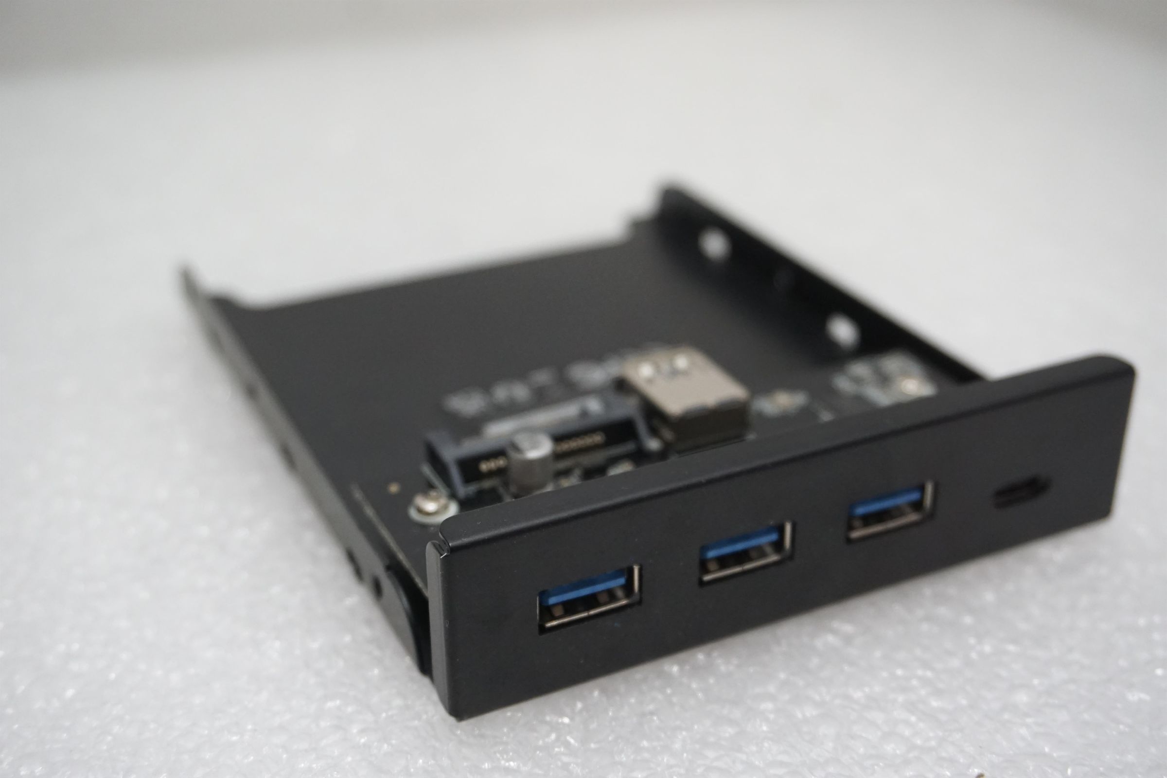 Icy Box Panel przedni 3x USB 3.0 + 1x USB-C (IB-HUB1418-i3) [outlet]