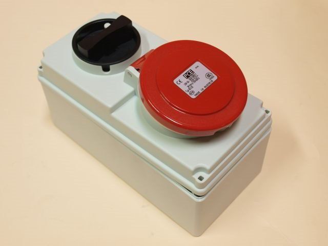 PCE Gniazdo stałe z wyłącznikiem 0-1 małe 16A 5P 400V IP44 blokada mechaniczna (6115-6)
