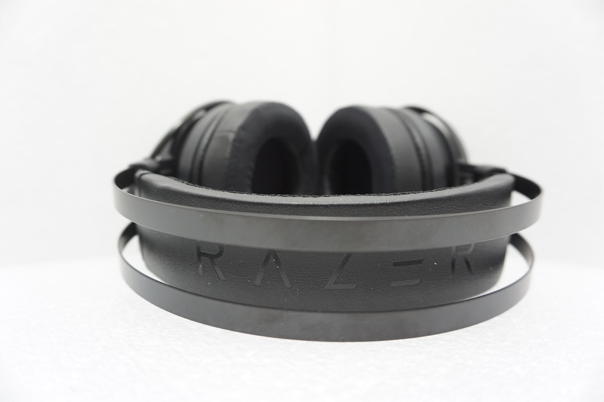 Słuchawki Razer Nari Essential Czarne (RZ04-02690100-R3M1) [outlet]