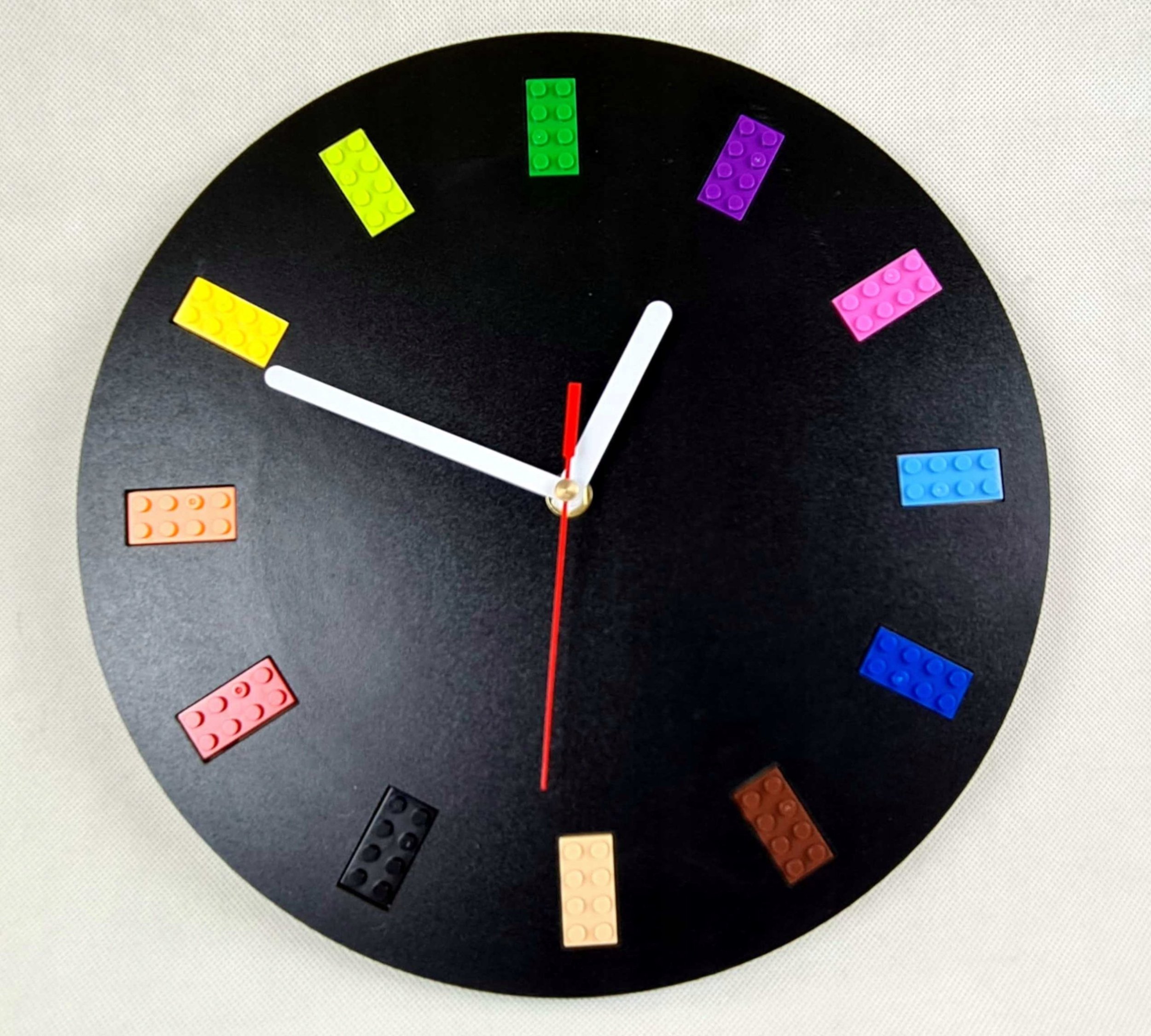 naSciane Uroczy zegar ścienny z klockami na prezent
