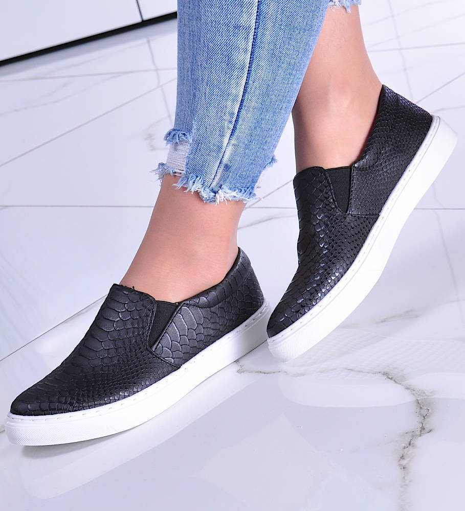 Pantofelek24 Damskie wsuwane trampki niskie CZARNE /D9-3 6159 S172/ 36