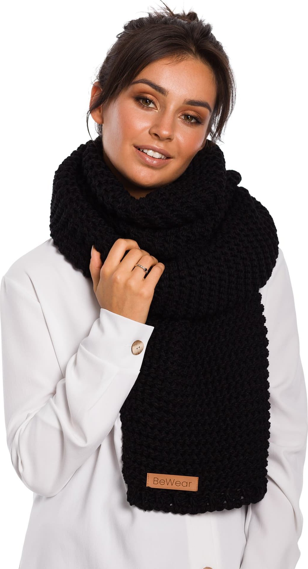 BE Knit BK041 Długi szal z naszywką - czarny (kolor czarny, rozmiar uni)