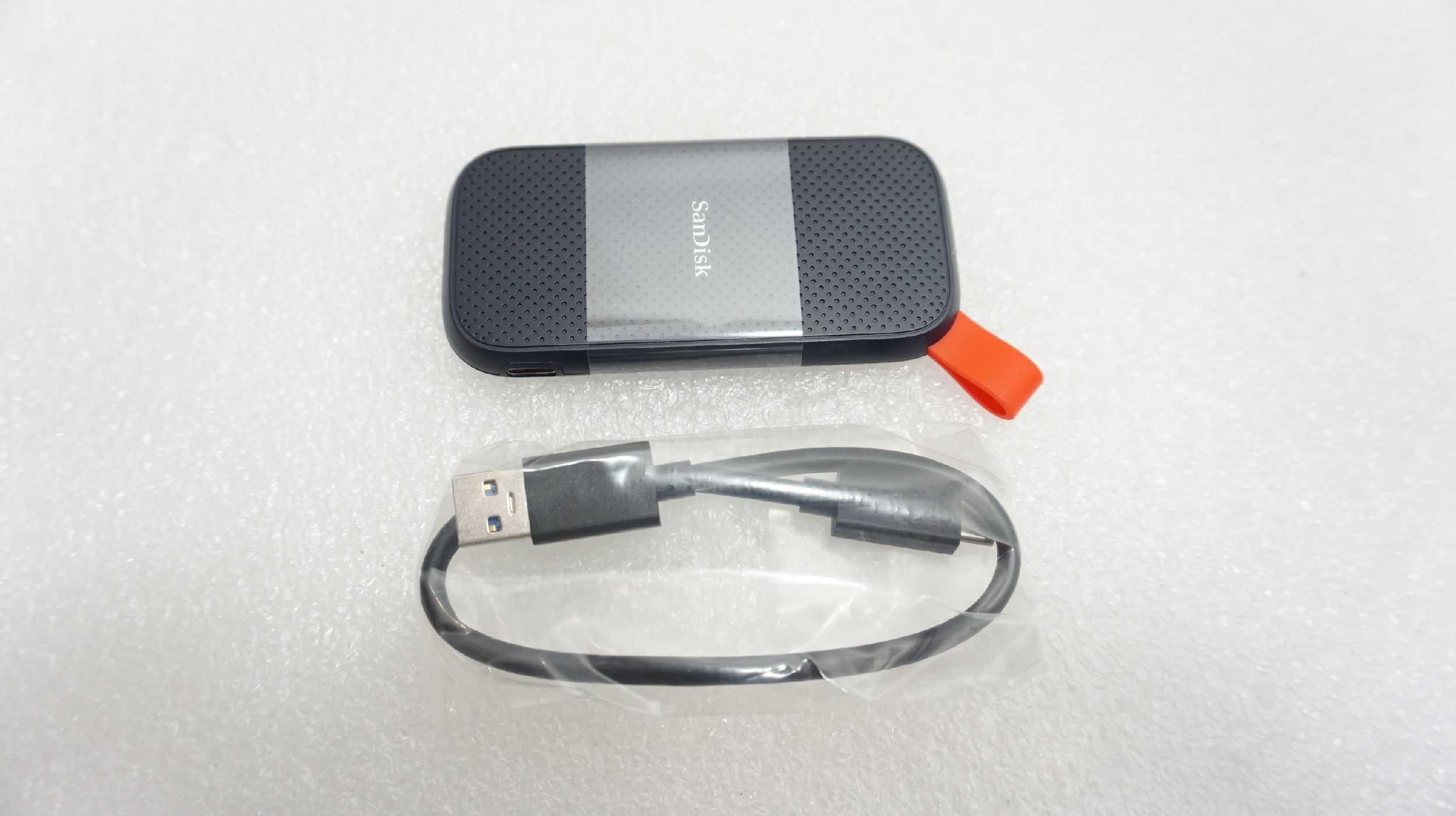 Dysk zewnętrzny SSD SanDisk SSD Portable 1 TB Czarny (SDSSDE30-1T00-G25) [outlet]