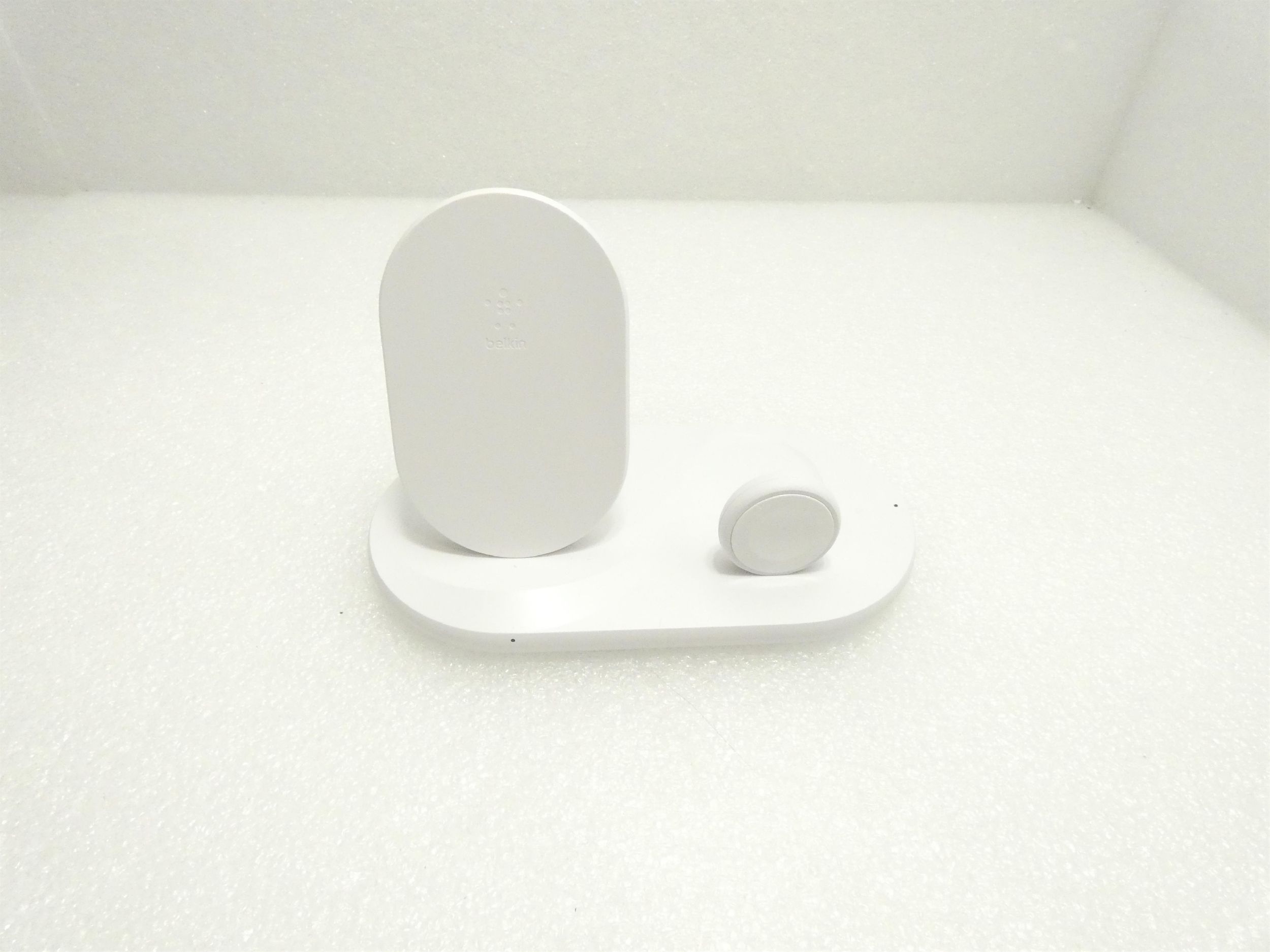 Ładowarka Belkin Wireless 3in1 Indukcyjna 2 A (WIZ001vfWH) [outlet]