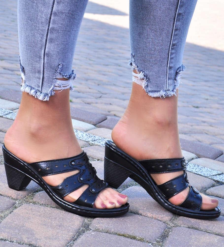 Pantofelek24 Casualowe klapki na niskim obcasie Czarne /E6-3 11243 T118/ 40