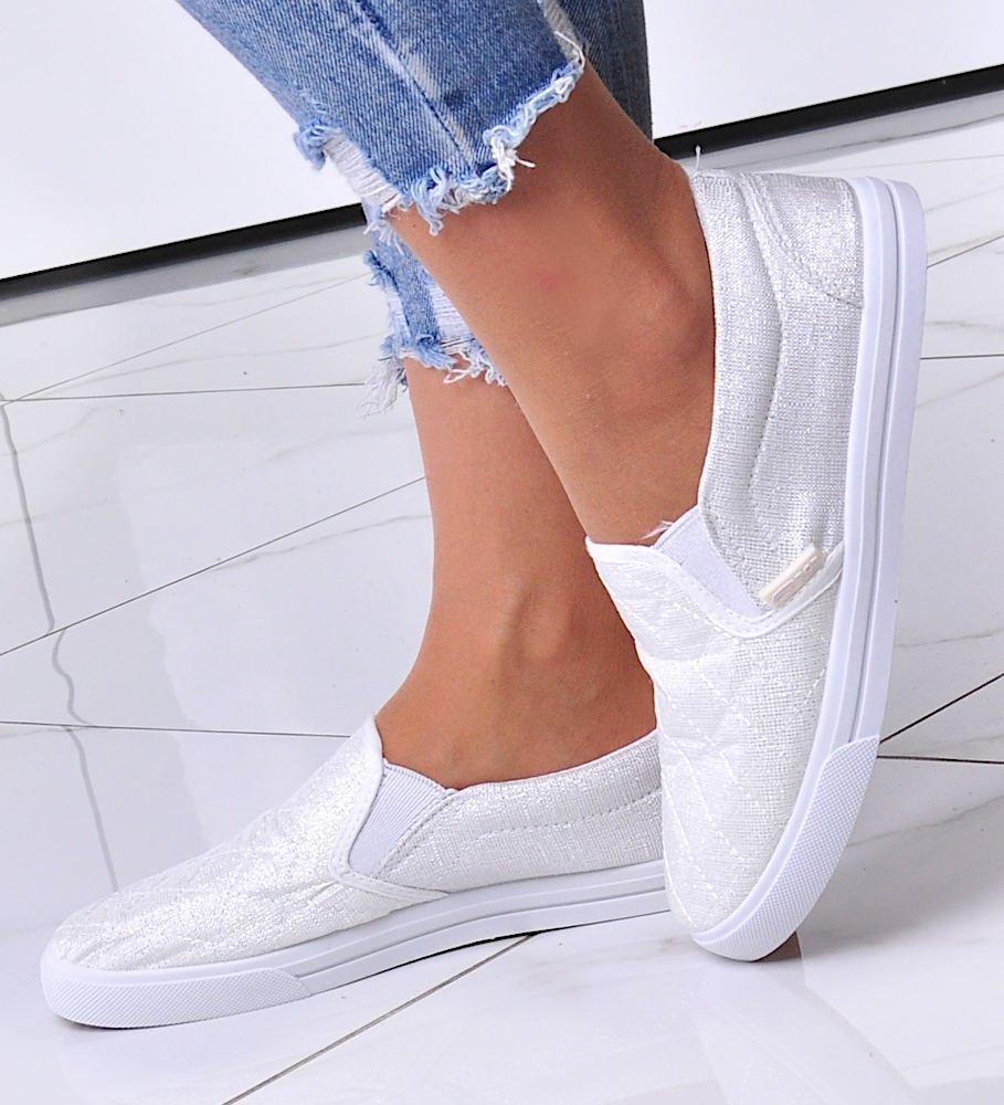 Pantofelek24 Materiałowe białe tenisówki slip on /A2-2 12540 T195/ 40