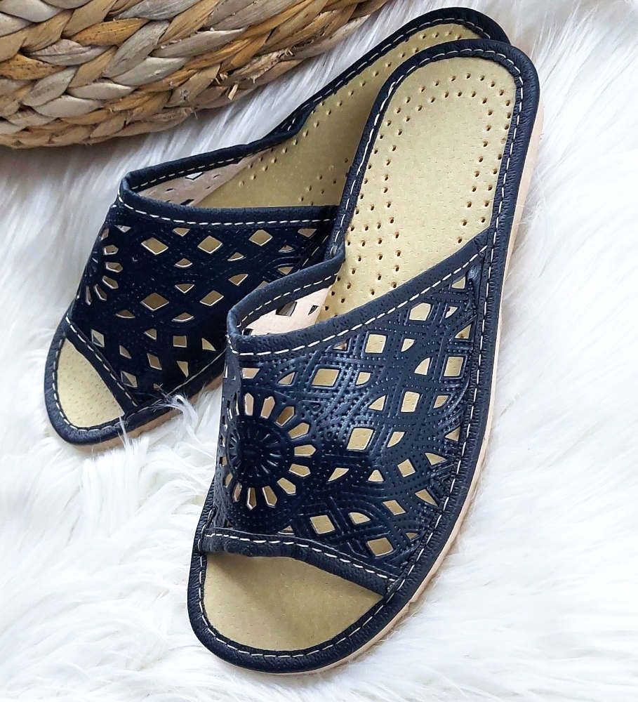 Pantofelek24 Domowe damskie klapki z Podhala GRANATOWE /A4-1 6141 S170/ 38