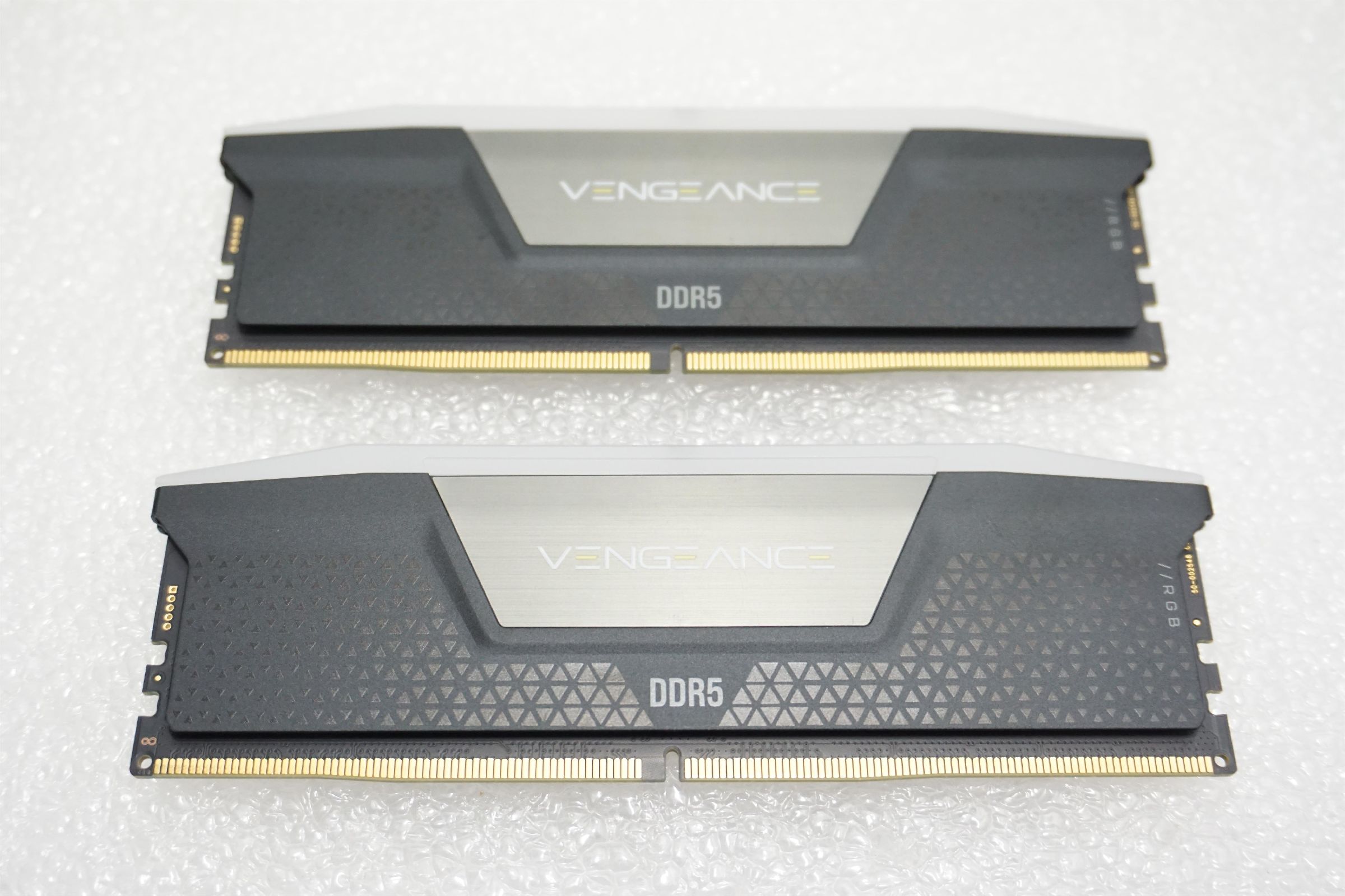 Pamięć Corsair Vengeance RGB, DDR5, 48 GB, 5200MHz, CL38 (CMH48GX5M2B5200C38) [outlet]
