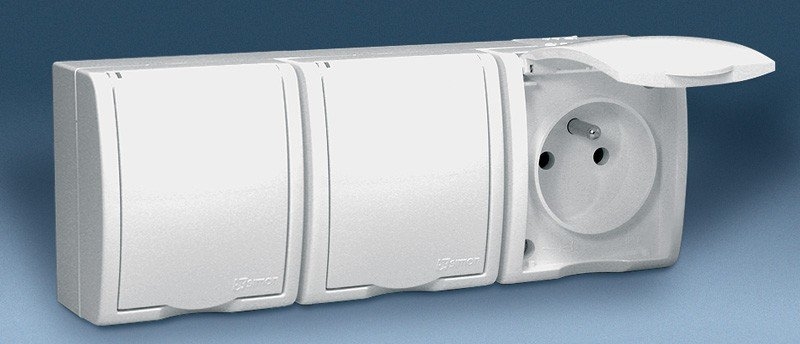 Kontakt-Simon Gniazdo hermetyczne potrójne AQUARIUS z/u 16A IP54 z klapką pełną białe - AQGZ1-3/11