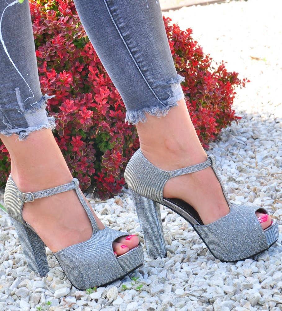 Pantofelek24 Srebrne damskie sandały na obcasie /G7-1 12041 T299/ 39