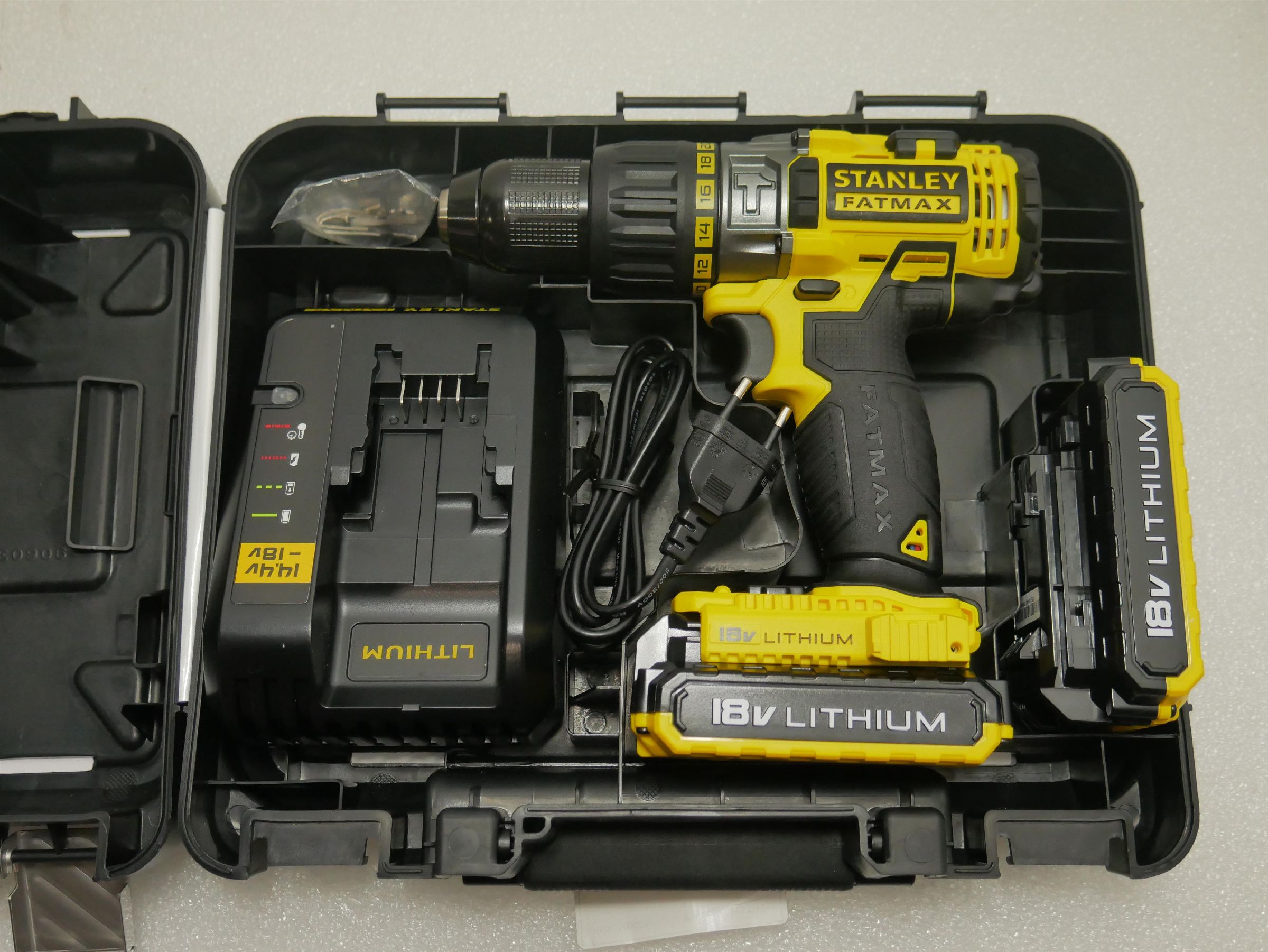 Wiertarko-wkrętarka Stanley FMC625D2 18 V 2 x akumulator 2 Ah [outlet]