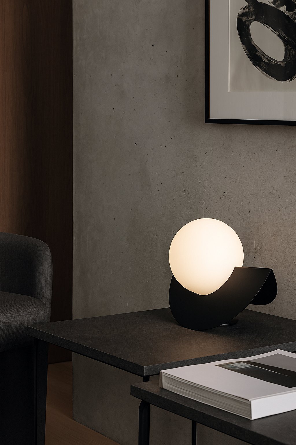 Nowoczesna designerska lampka biurkowa DOTTA