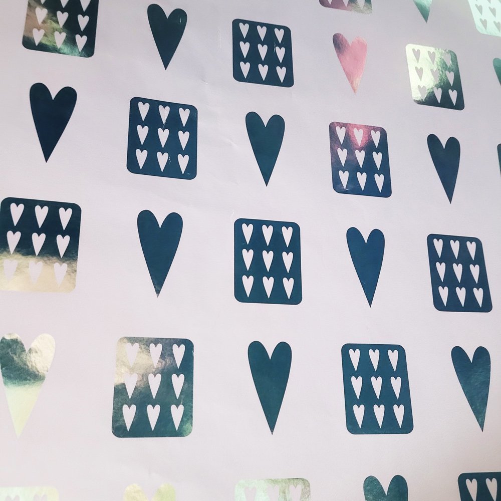 Papier różowy serca do pakowania 57cmx2m 2m306