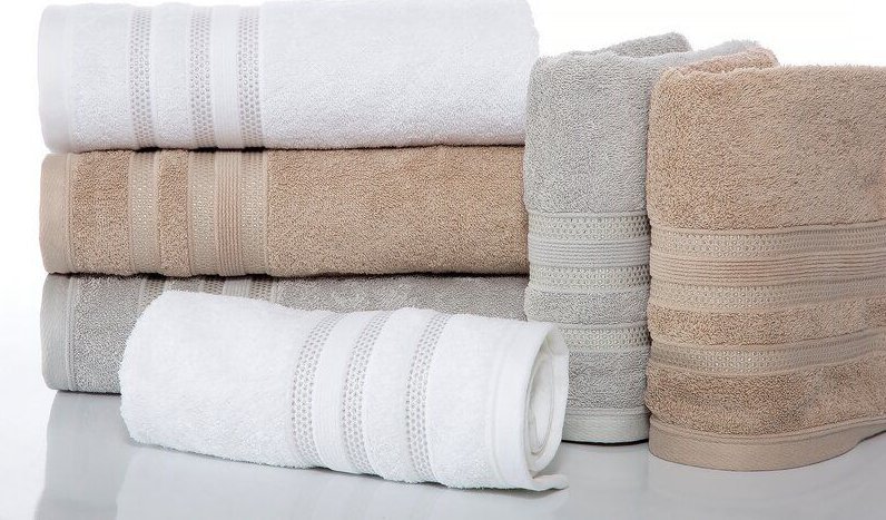 Eurofirany Ręcznik bawełniany z bordiurą z błyszczącą nicią JUDY 70X140 jasnobrązowy