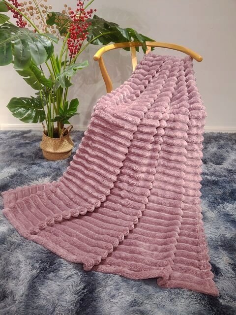 Gruby koc pluszowy wytłaczany narzuta pled paski 160x200 wrzosowy