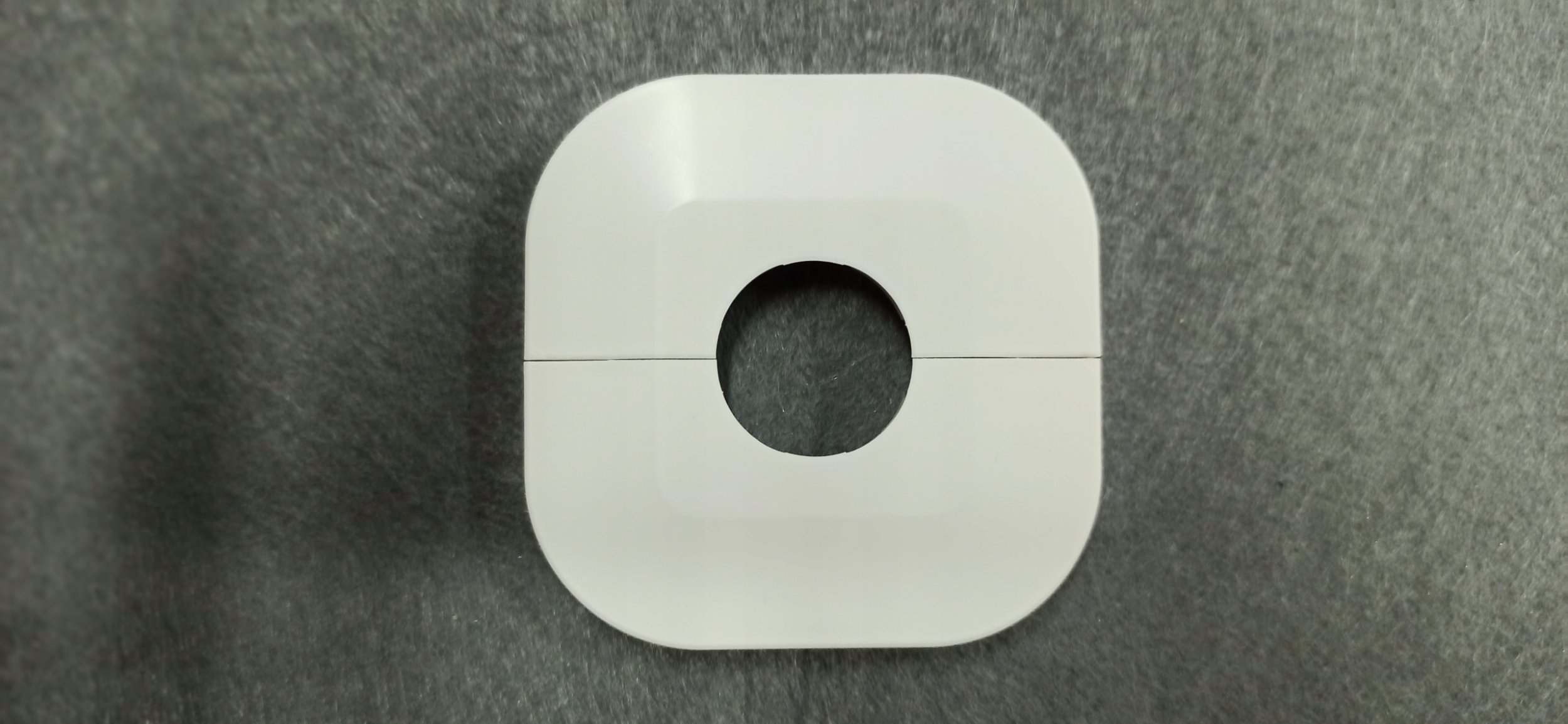 Rozeta dzielona biała FI16 (tworzywo sztuczne) 50/50/7 mm