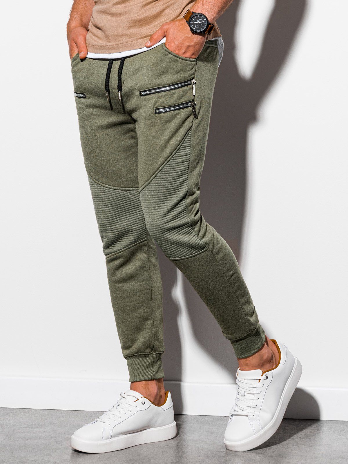 Ombre Spodnie męskie dresowe P900 - khaki M