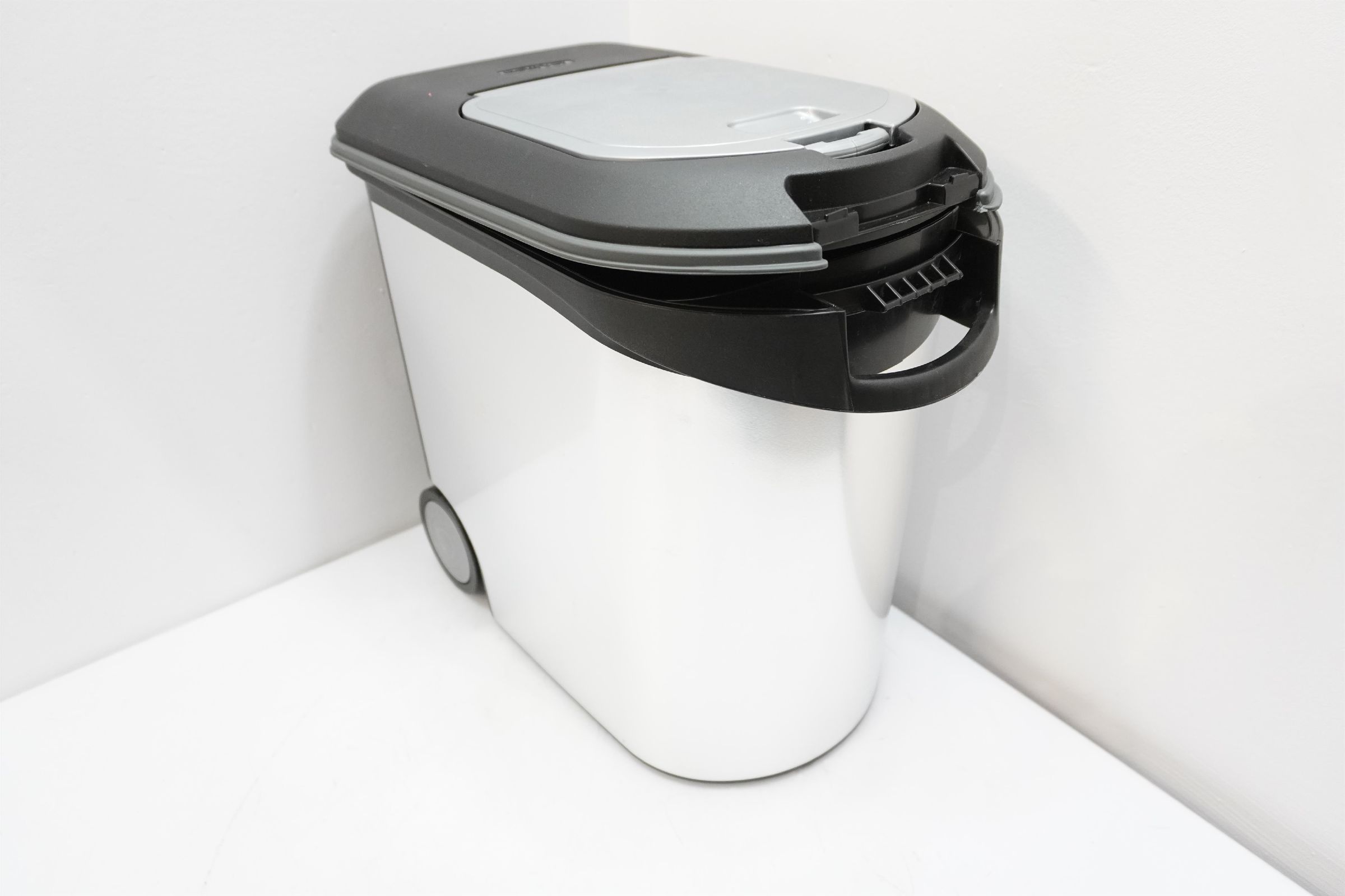 Curver Pojemnik na karmę 12kg / 35l [outlet]