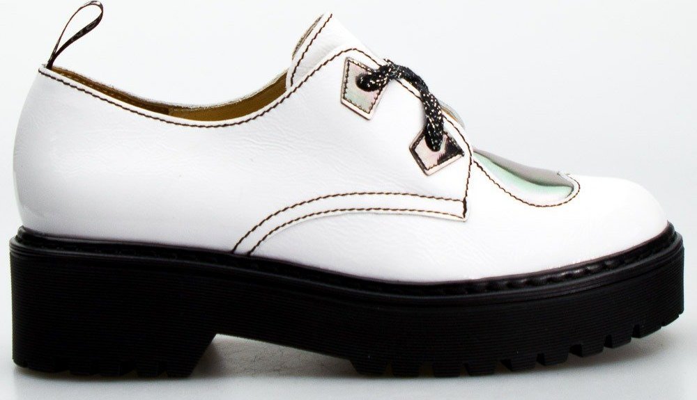 AGA Półbuty na platformie lakierowane skórzane białe Aga-40