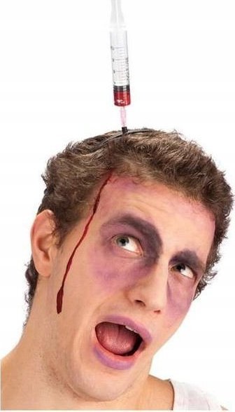 Korbi OPASKA STRZYKAWKA W GŁOWIE KOSTIUM HALLOWEEN KREW
