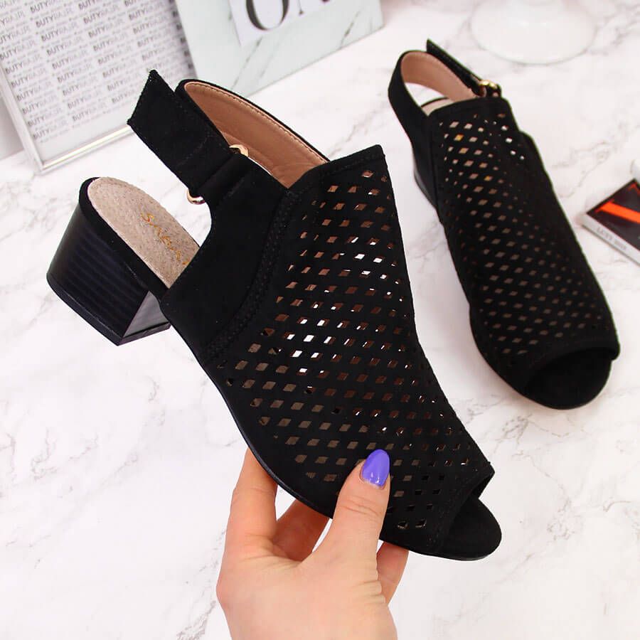 Sabatina Sandały damskie zabudowane ażurowe czarne Sabatina 39