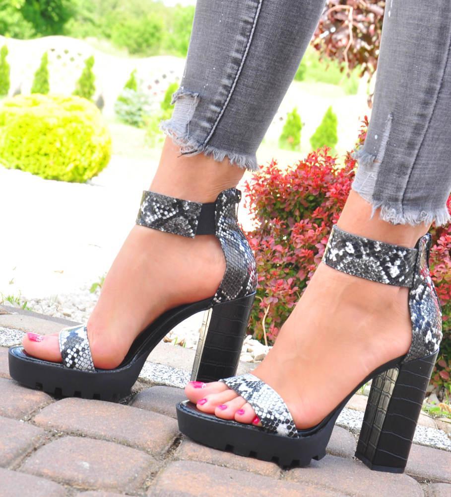 Pantofelek24 Czarno białe kobiece sandały na obcasie /G12-1 12075 T393/ 40