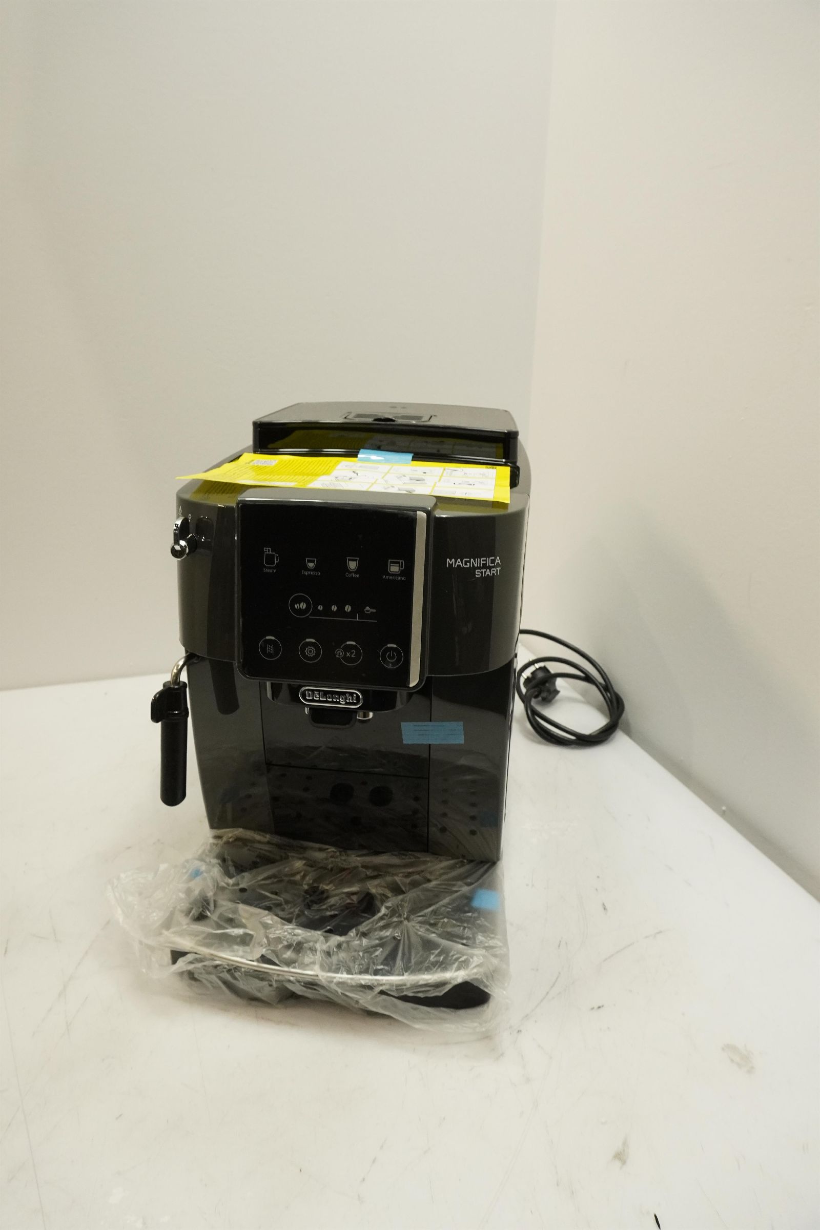 Ekspres ciśnieniowy DeLonghi Magnifica Start ECAM 220.22.GB [outlet]