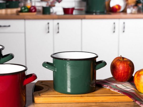 Emalia Silesia Rybnik Garnek emaliowany Silesia Rybnik na gaz i indukcję ciemny zielony 1,5 l