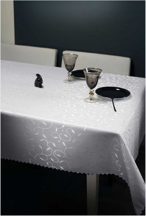 Staltiesė atspari dėmėms, 120x220 cm