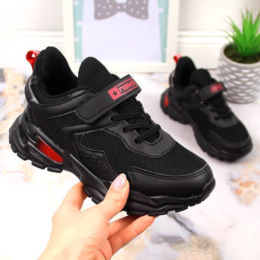 News Buty sportowe dziecięce na platformie czarne NEWS 31