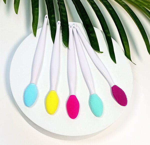 Silikonowa szczoteczka do peelingu i masażu ust Yeye