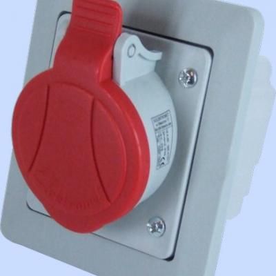 Elektromet Gniazdo skośne podtynkowe z ramką 5P 16A 400V czerwone IP GSP 16/5 IP-44 (921850)