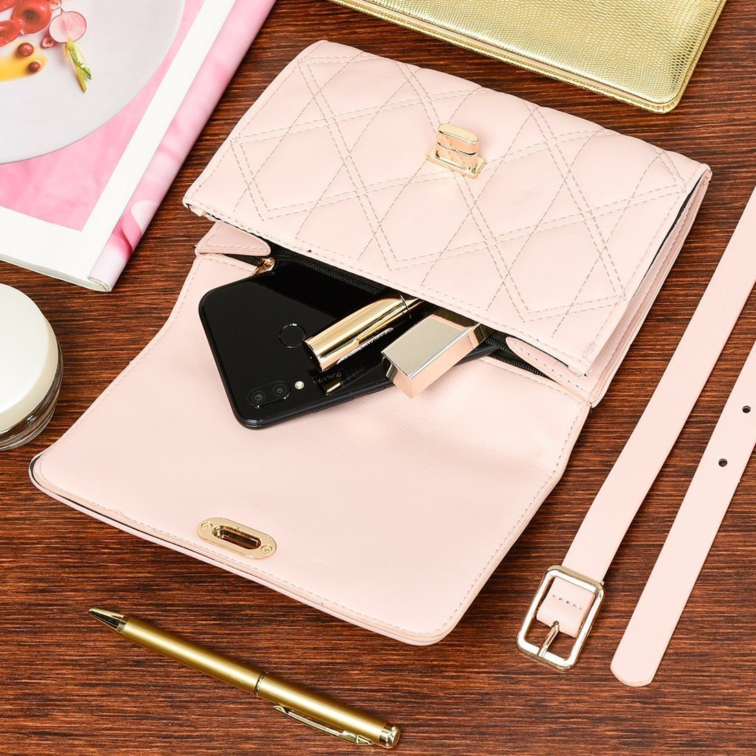 Torebka damska mała chanelka nerka na pas regulowana różowa I34 NoSize