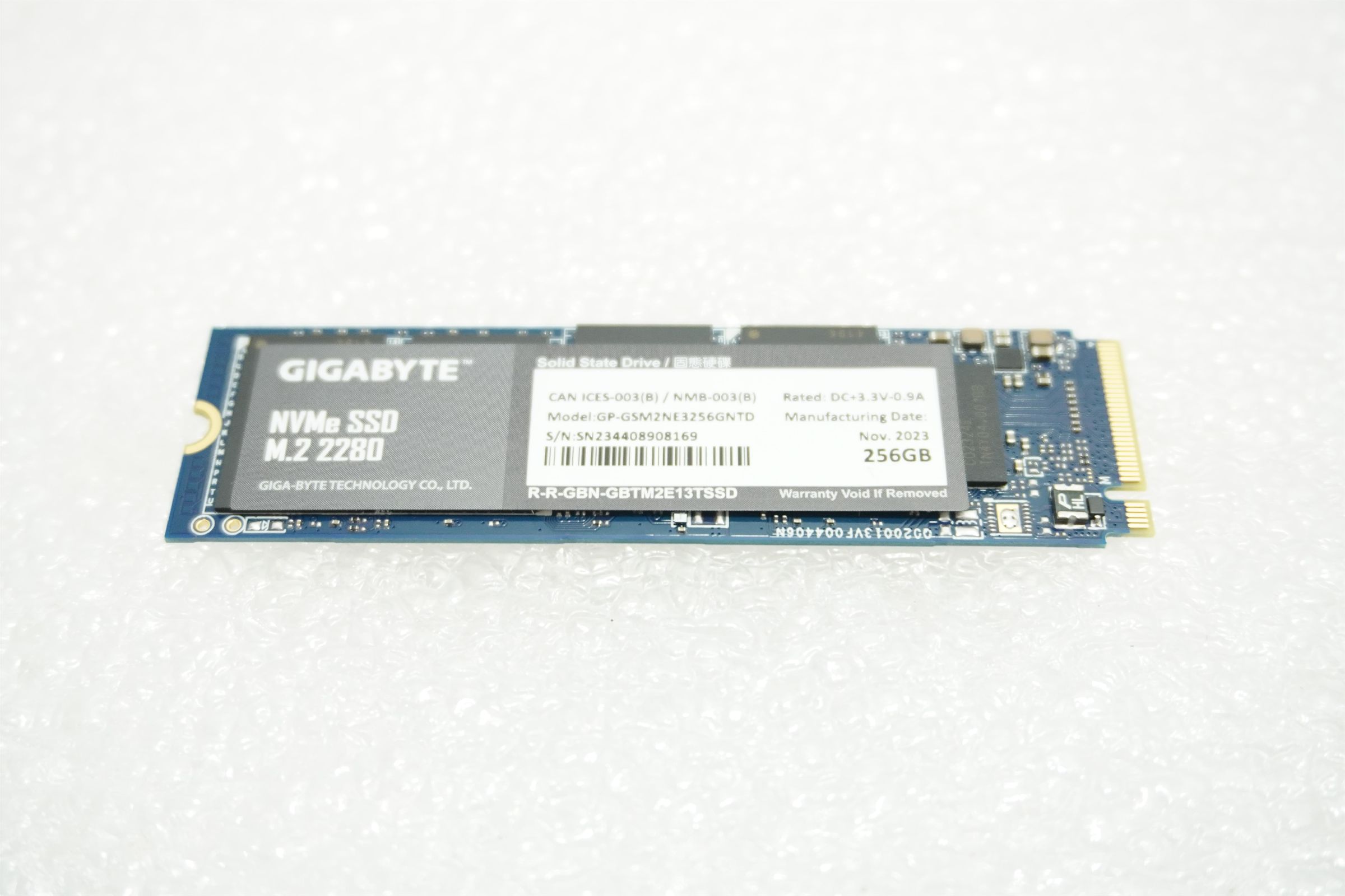 Dysk SSD Gigabyte 256GB M.2 2280 PCI-E x4 Gen3 NVMe (GP-GSM2NE3256GNTD) [outlet]