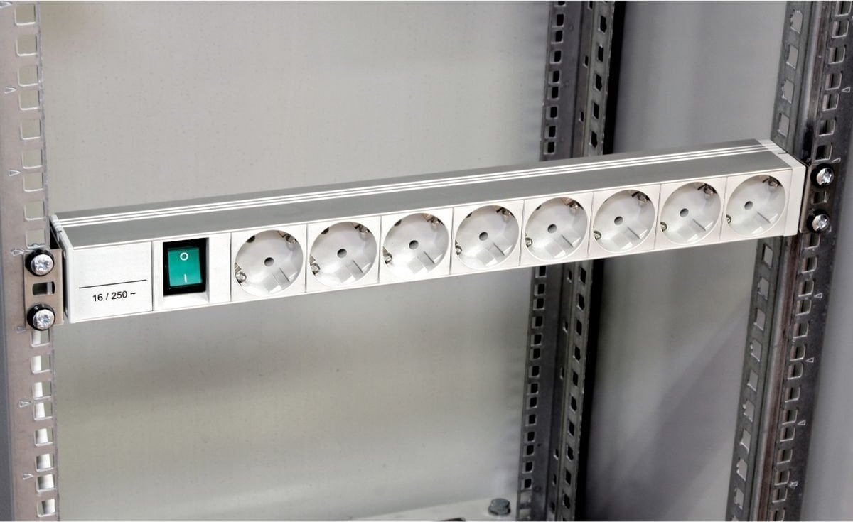 SCHNEIDER ELECTRIC ACTASSI 1U PDU POWER DISTRIBUTION RAIL 8 SCHUKO SOCKETS+SWITCH 19P VDE