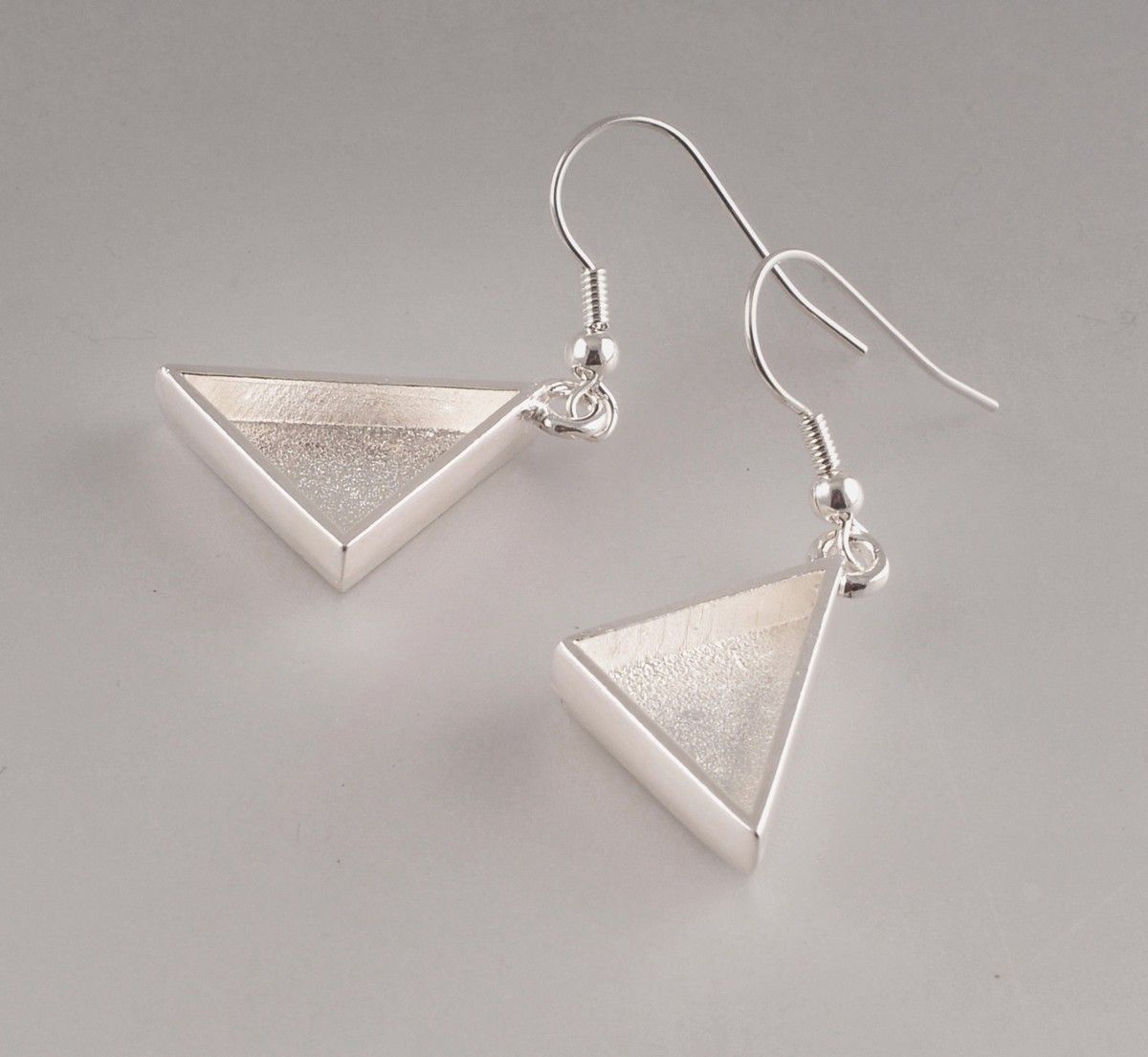 The Clay and Paint Factory Kolczyki Trójkątne 24x19x19 mm