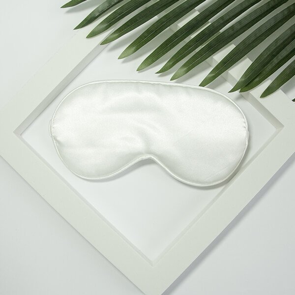 Satynowy komplet w kolorze białym Yeye