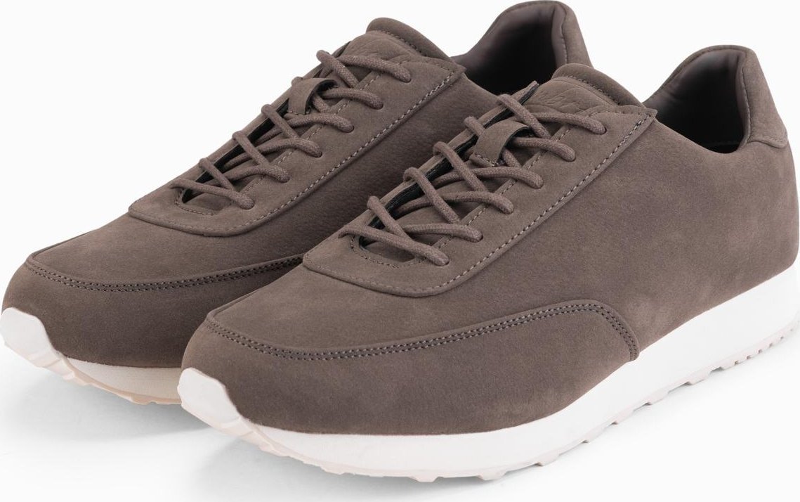 Męskie sportowe buty sneakersy z ekoskóry o zamszowym wykończeniu ciemnobrązowe V2 OM-FOCS-0161 40
