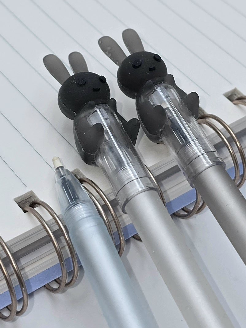 Długopis króliczek MENG cienkopis czarny mix