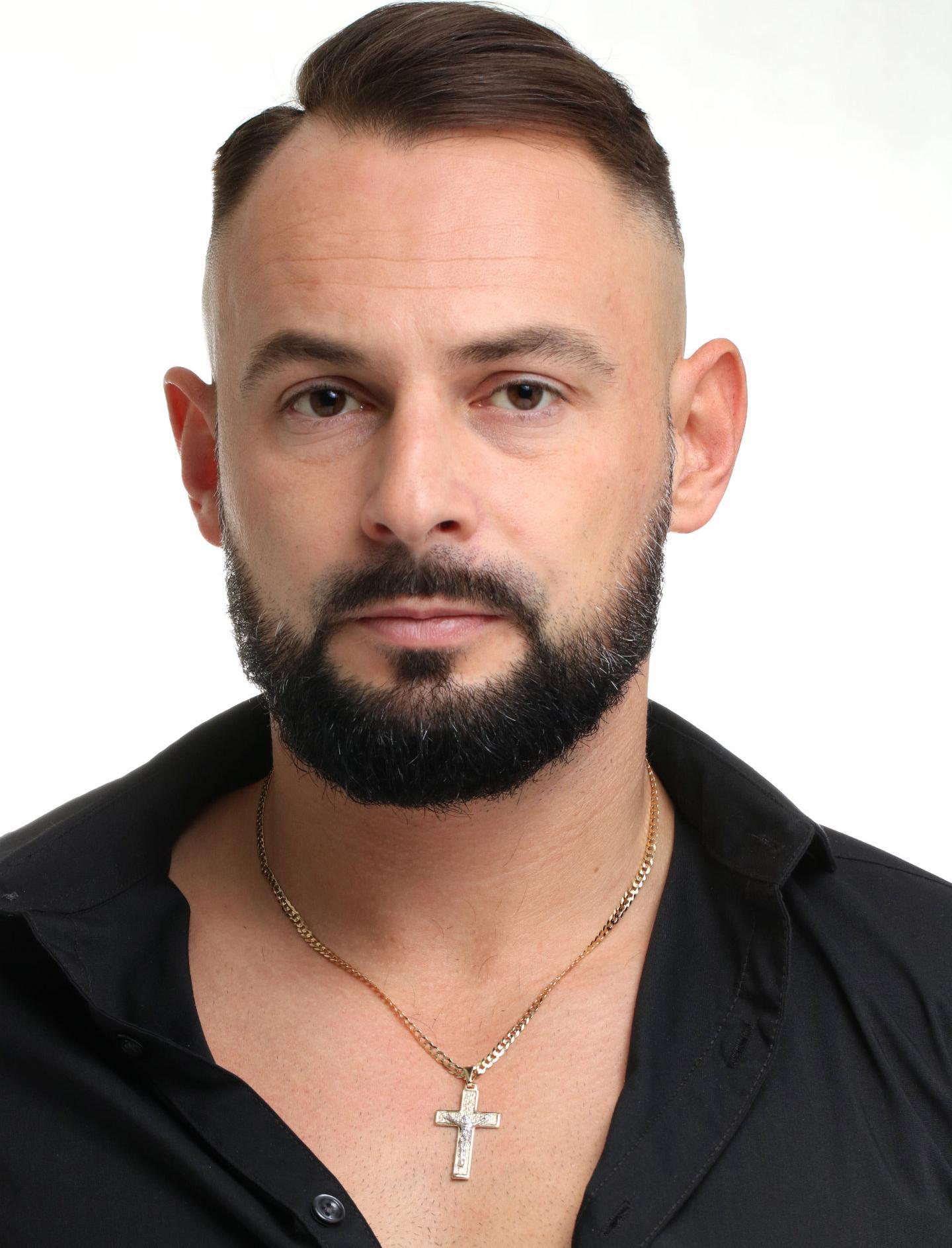 Rosanto Piękny złoty krzyżyk z wizerunkiem Jezusa 585 14k