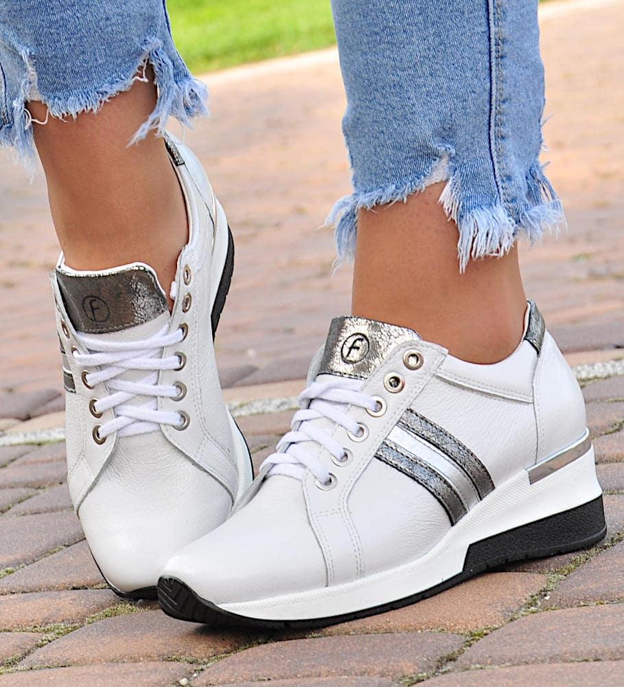 Pantofelek24 Sznurowane skórzane trampki damskie Białe /E7-3 9778 S154/ 38