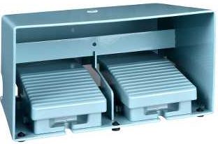 Schneider Electric Wyłącznik nożny pojedynczy z osłoną niebieski metal 1Z 1R 1 krok (XPEM310)