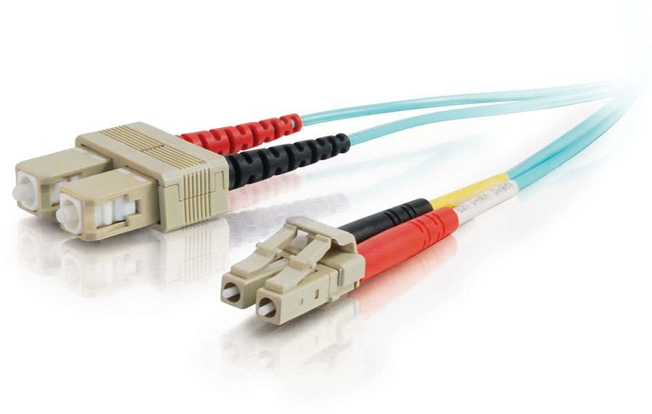 C2G LC-SC 10Gb 50/125 OM3 Duplex Multimode PVC Fiber Optic Cable (LSZH) - Netzwerkkabel - SC multi-mode (M) zu LC Multi-Mode (M) - 2 m - Glasfaser - D
