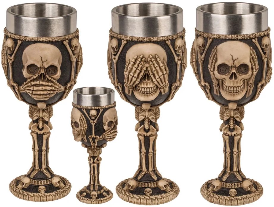 Gotycki Kielich - Kubek z Motywem Trzech Czaszek