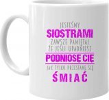 Koszulkowy Jesteśmy siostrami zawsze pamiętaj że jeśli upadniesz podniosę cię jak tylko przestanę się śmiać - kubek z nadrukiem