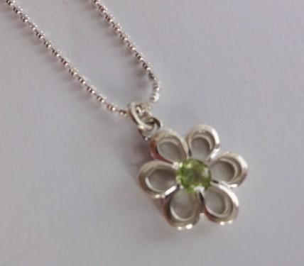 Srebro i Kamienie Srebrny naszyjnik z oliwinem "kwiatek"