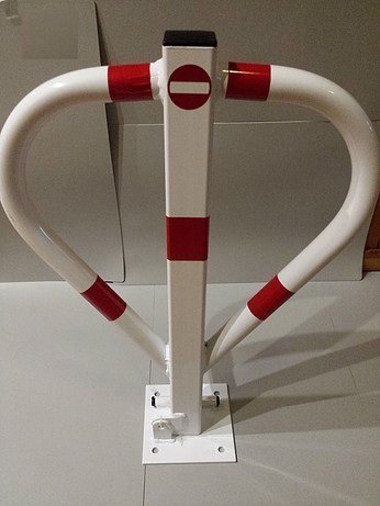 R-W BLOKADA PARKINGOWA 'MOTYLEK' BIAŁO-CZERWONA NA KŁÓDKĘ.