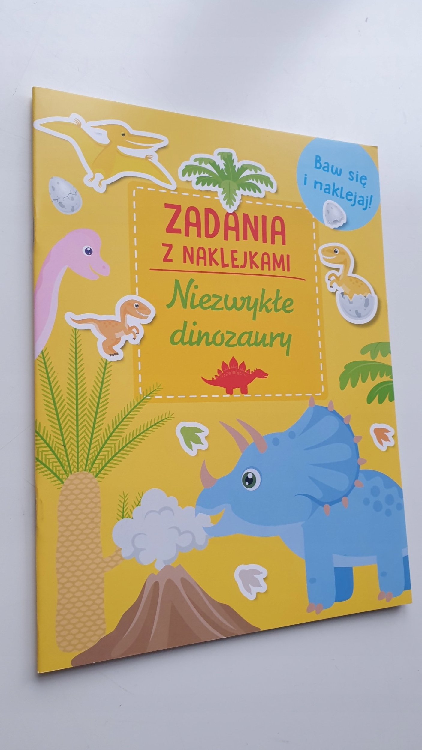 Zadania z naklejkami. Niezwykłe dinozaury