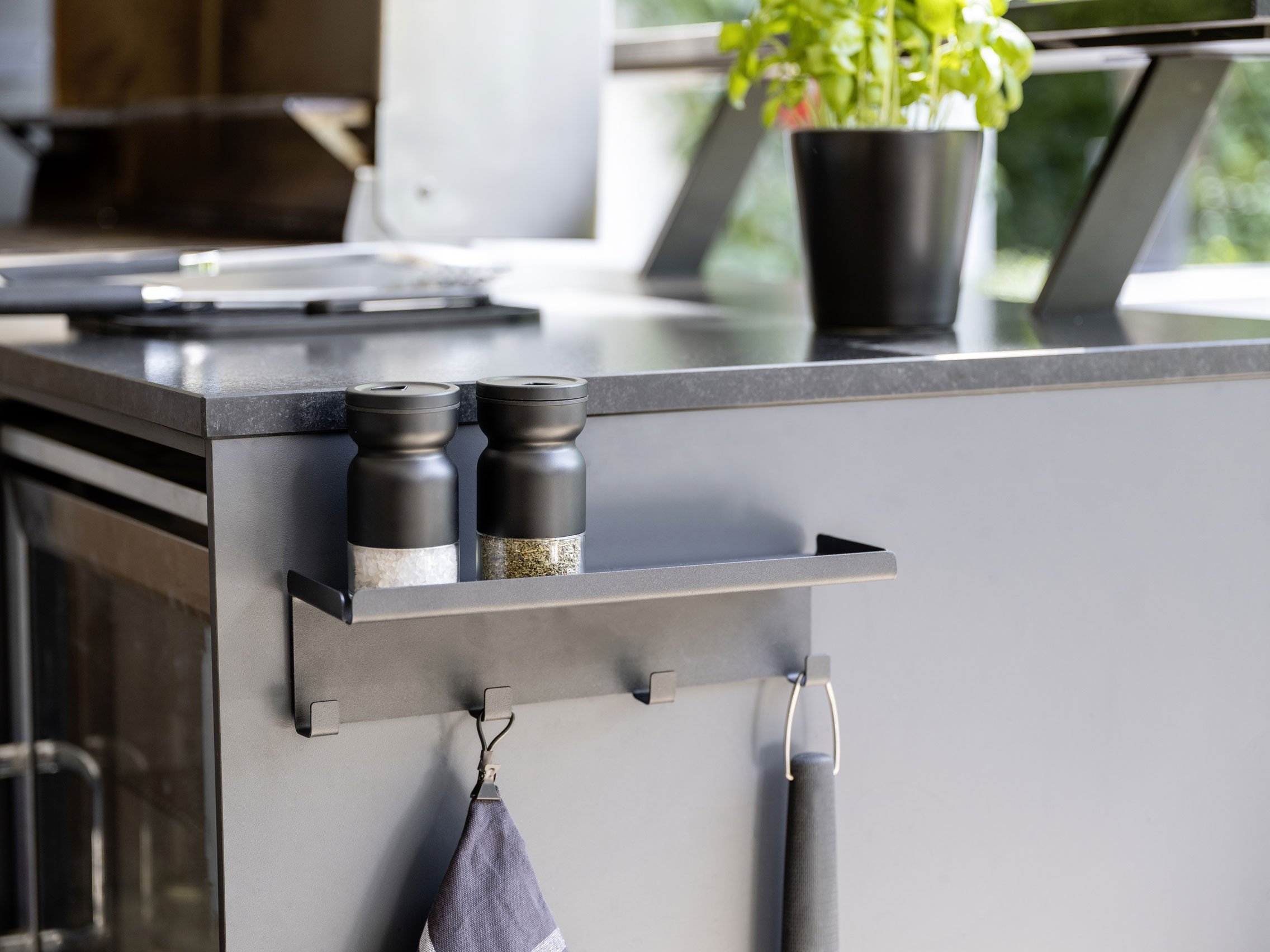 Wieszak z półką na magnes IMA